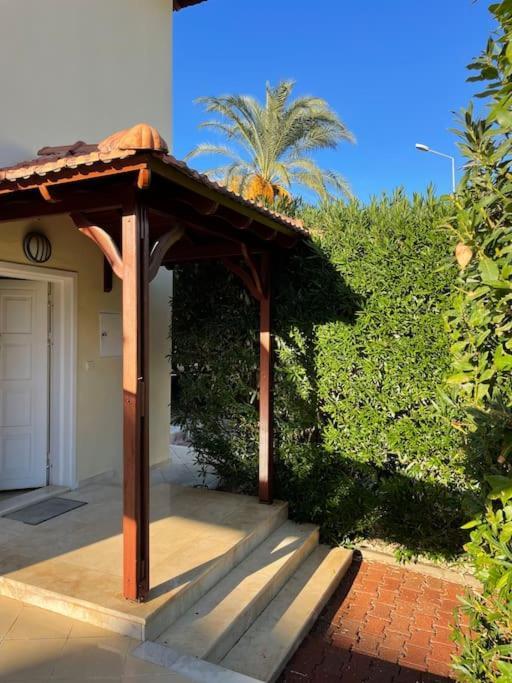 Excellent 3 Storey Villa With A Swimming Pool ベレキ エクステリア 写真
