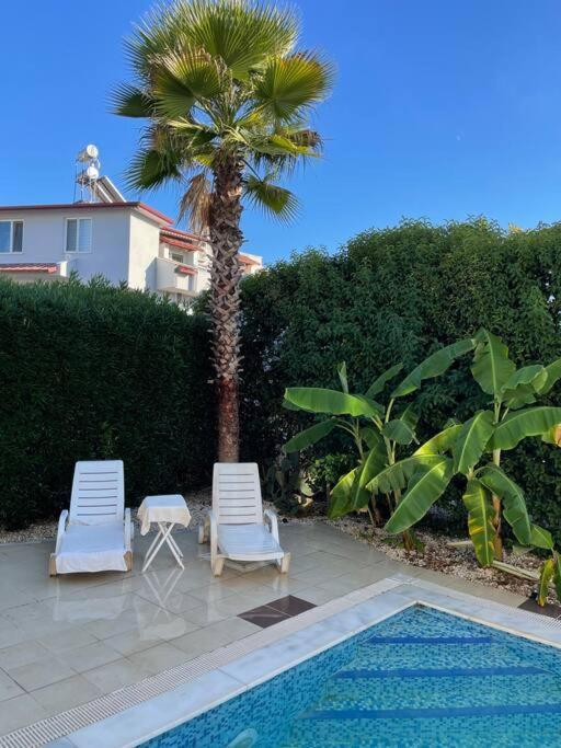Excellent 3 Storey Villa With A Swimming Pool ベレキ エクステリア 写真