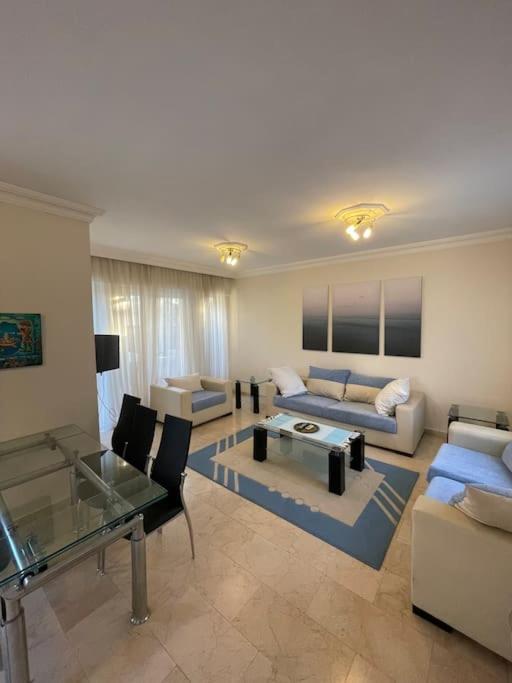 Excellent 3 Storey Villa With A Swimming Pool ベレキ エクステリア 写真