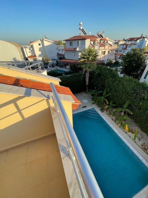 Excellent 3 Storey Villa With A Swimming Pool ベレキ エクステリア 写真