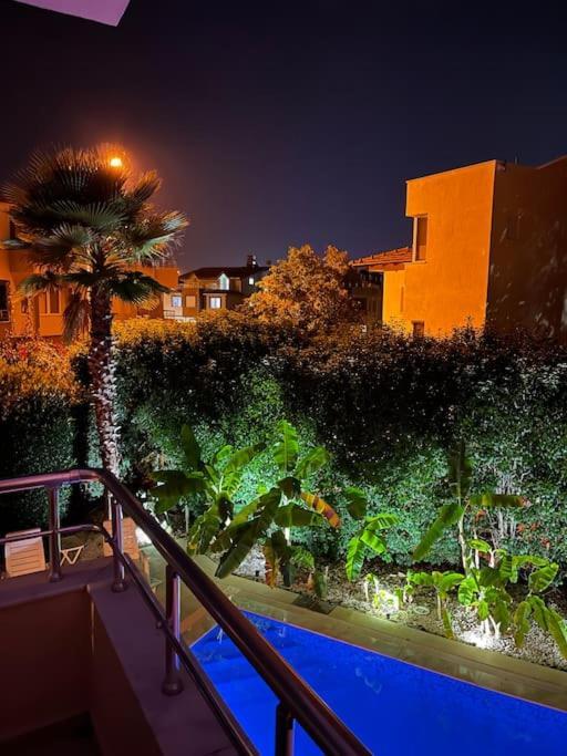 Excellent 3 Storey Villa With A Swimming Pool ベレキ エクステリア 写真
