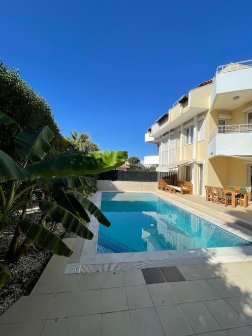 Excellent 3 Storey Villa With A Swimming Pool ベレキ エクステリア 写真