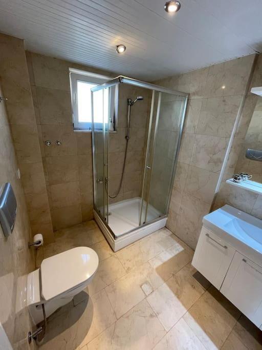Excellent 3 Storey Villa With A Swimming Pool ベレキ エクステリア 写真