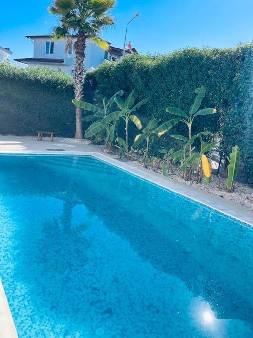 Excellent 3 Storey Villa With A Swimming Pool ベレキ エクステリア 写真