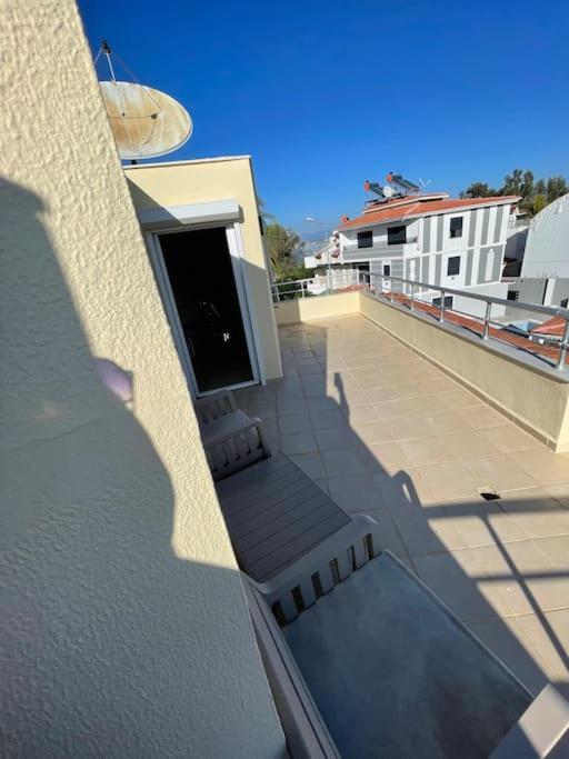 Excellent 3 Storey Villa With A Swimming Pool ベレキ エクステリア 写真