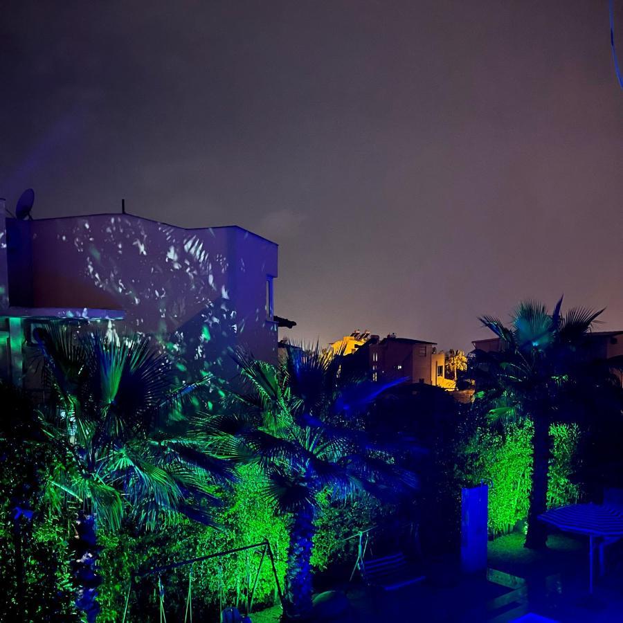 Excellent 3 Storey Villa With A Swimming Pool ベレキ エクステリア 写真